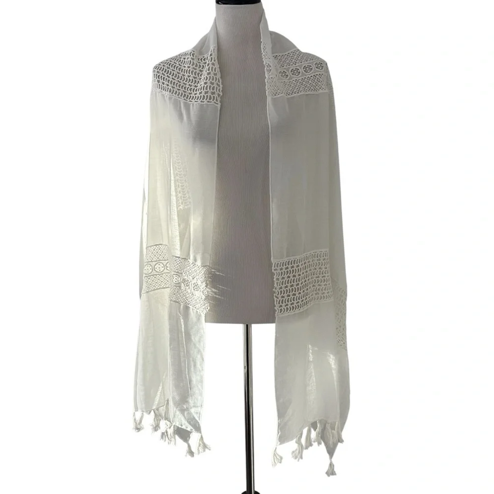 G.H. Bass & Co. chic white